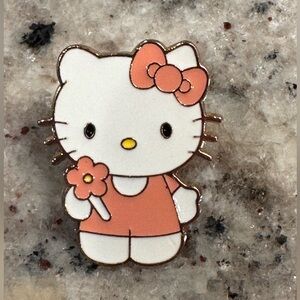 Hello Kitty Peach brooch with Flower
